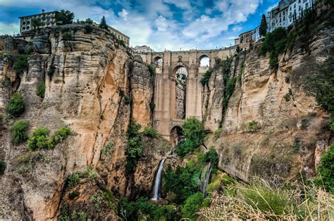 Visit Ronda, Spain: an amazing town spanning a deep gorge